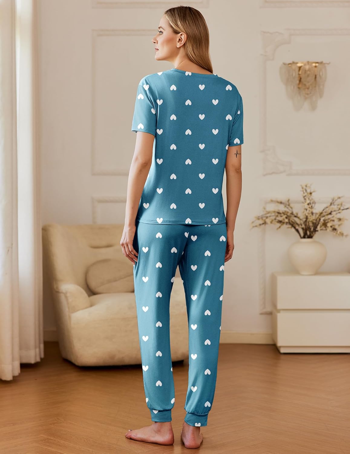 Blaues Pyjama-Set mit Herzmuster: Kurzarmshirt und lange Hose mit Kordelzug