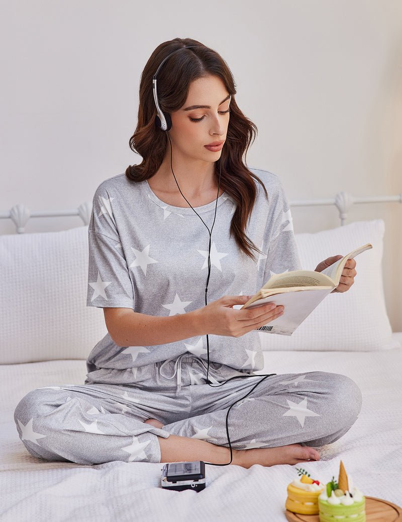 Pigiama 2 pezzi grigio con stelle: top manica corta e pantaloni lunghi