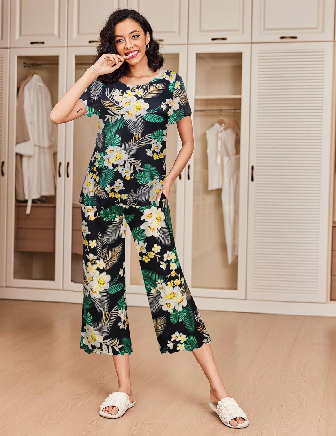 Tropical floral short-sleeve pajama set with cropped pants in teal/green/black