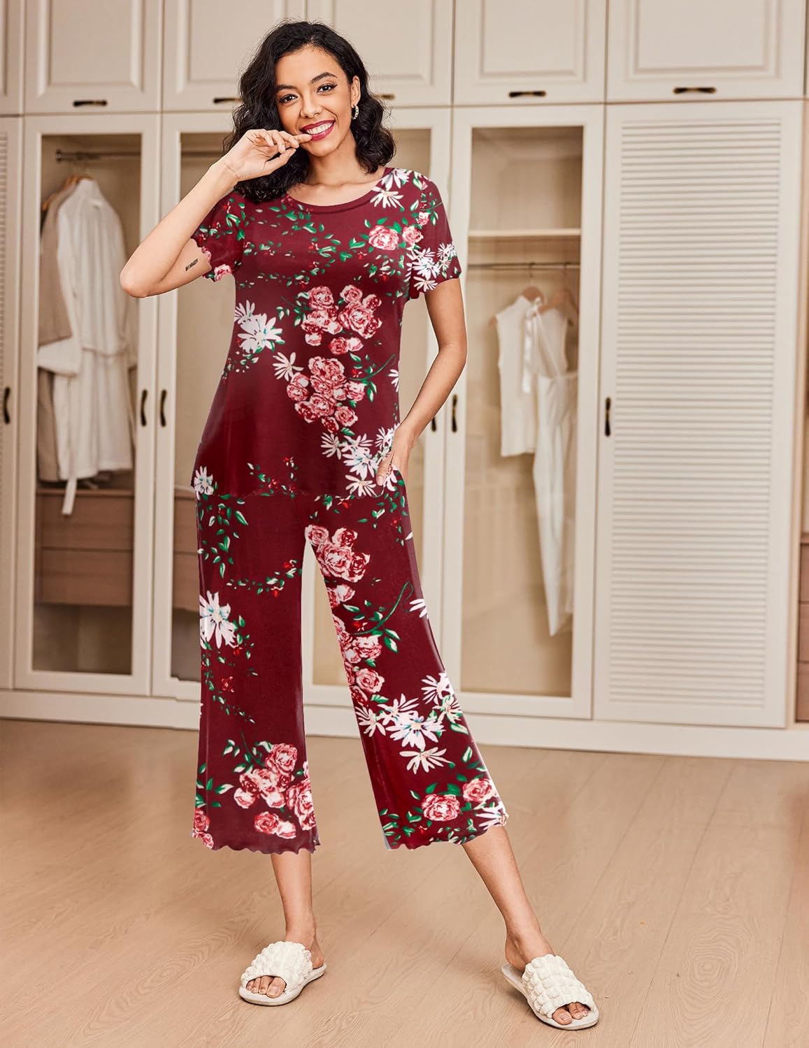 Women’s short-sleeve pajama set, burgundy with white floral pattern, cropped capri pants