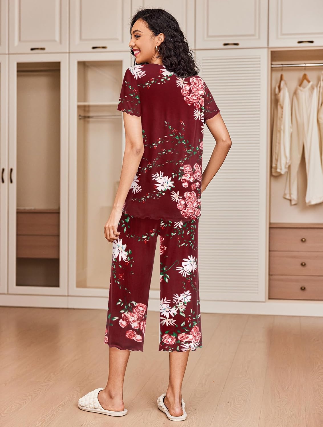 Women’s short-sleeve pajama set, burgundy with white floral pattern, cropped capri pants