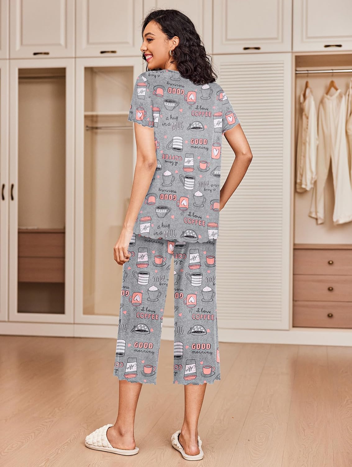 Gray graphic print short-sleeve pajama top and cropped wide-leg pants set