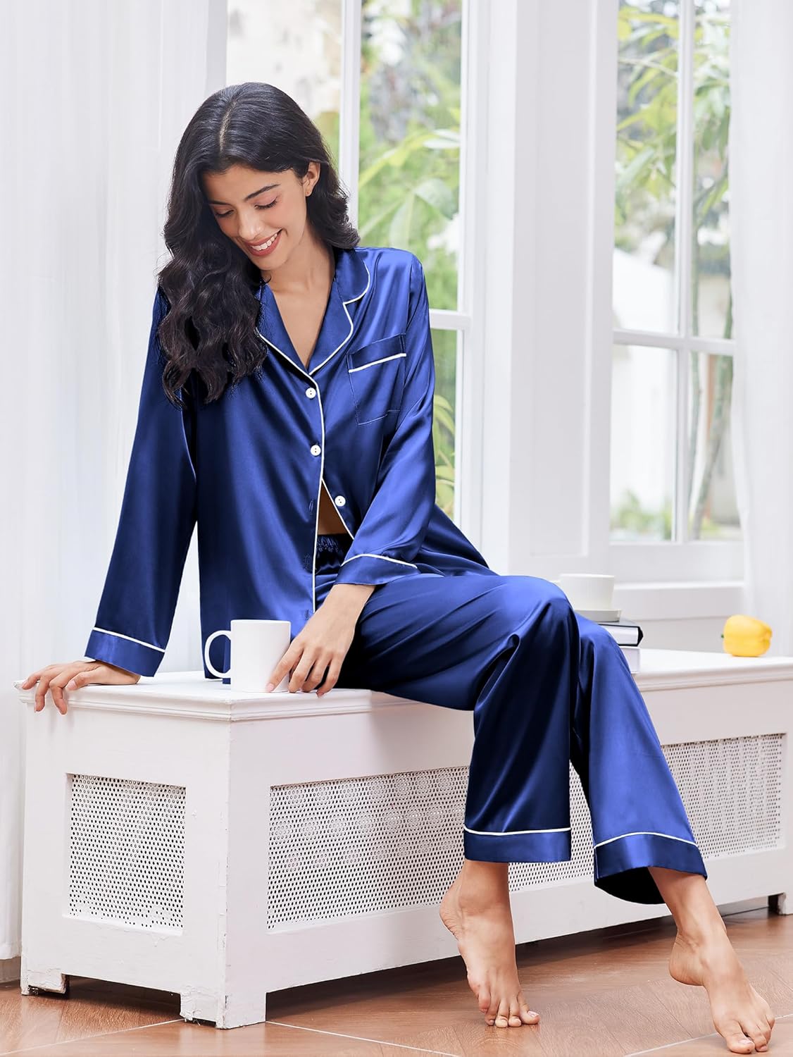 Blaues Satin-Schlafanzug-Set mit Knopfleiste, Taschenklappe und lange Hose mit Paspel