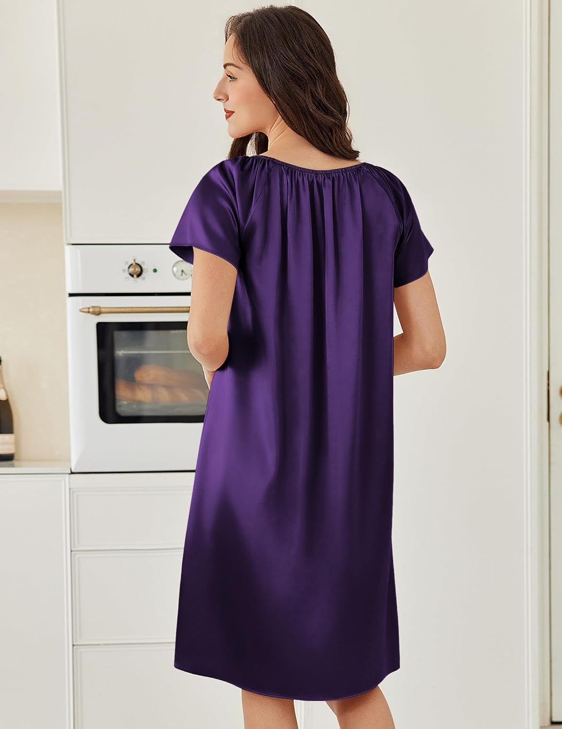 Violette Satin-Nachthemdkleid, lockerer Schnitt, kurze Ärmel, gerüschter Rundhalsausschnitt, 2er-Set