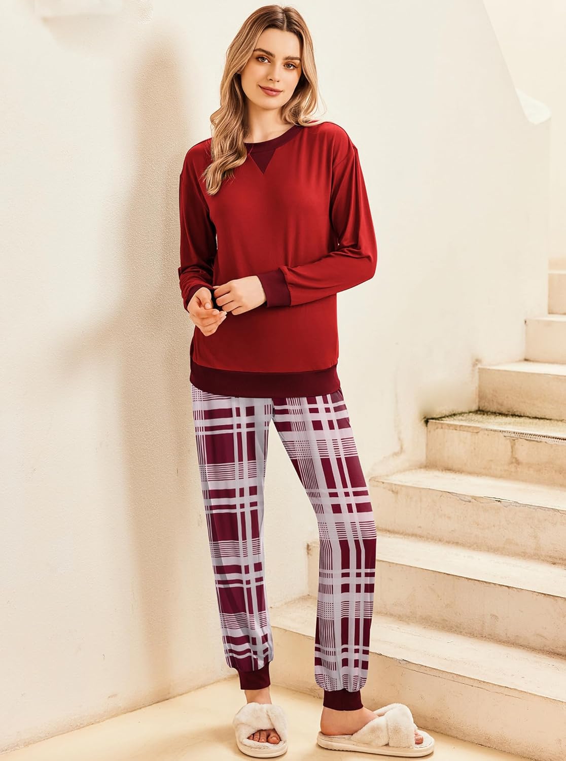 2-teiliger Jogger-Pyjama Wine Red mit Karomuster-Hose, weiches Set für Zuhause