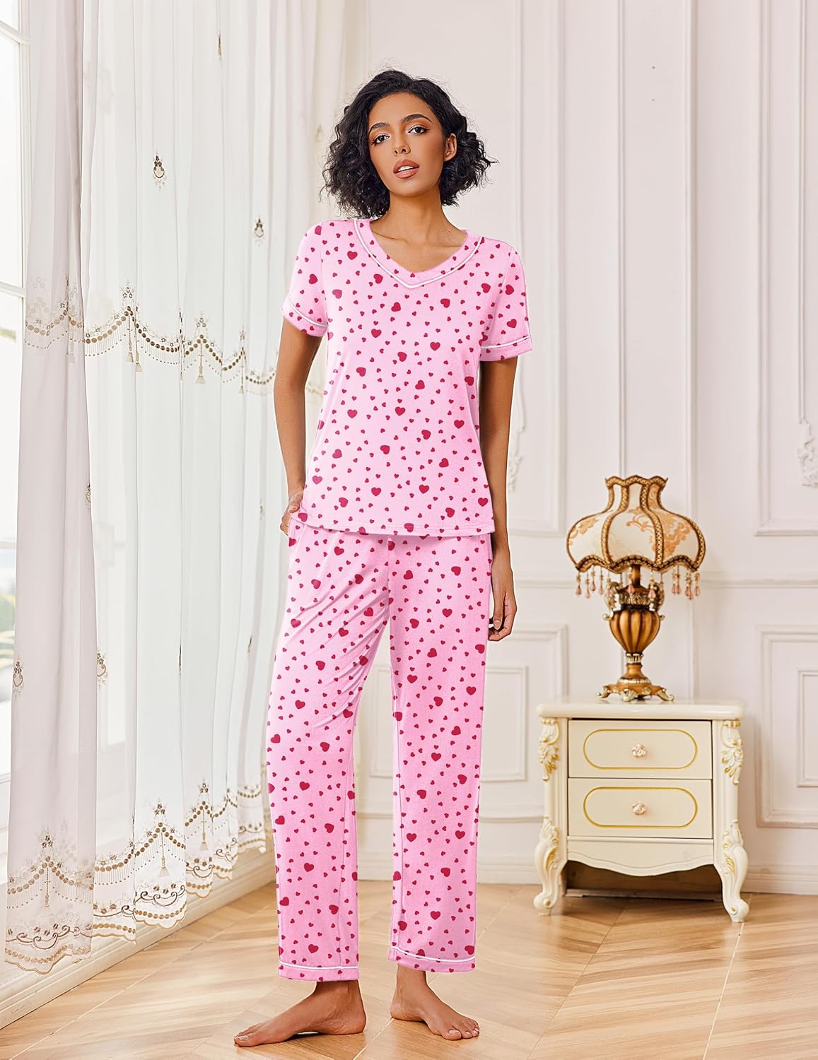 Rosa Lounge-Set mit Herzprint: kurzärmeliges Shirt und lange Hose
