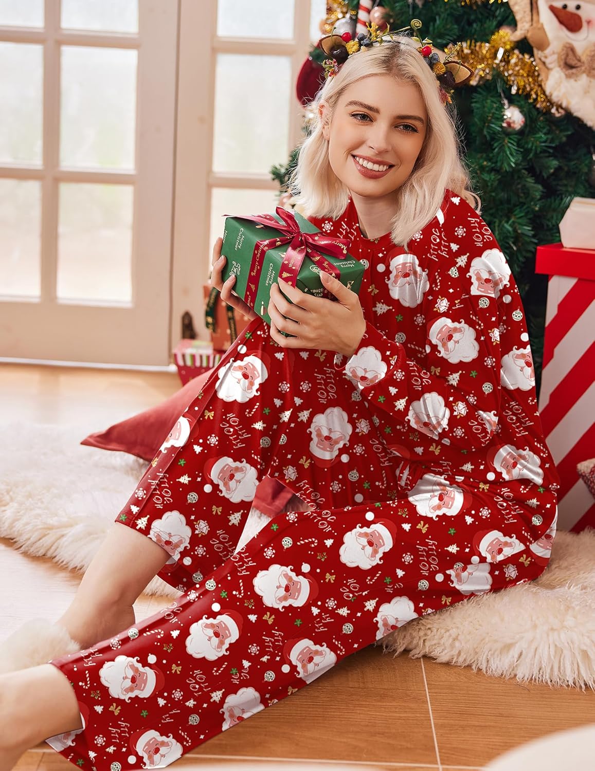 Roter 2-teiliger Pyjama: Langarmoberteil und lange Hose mit Print