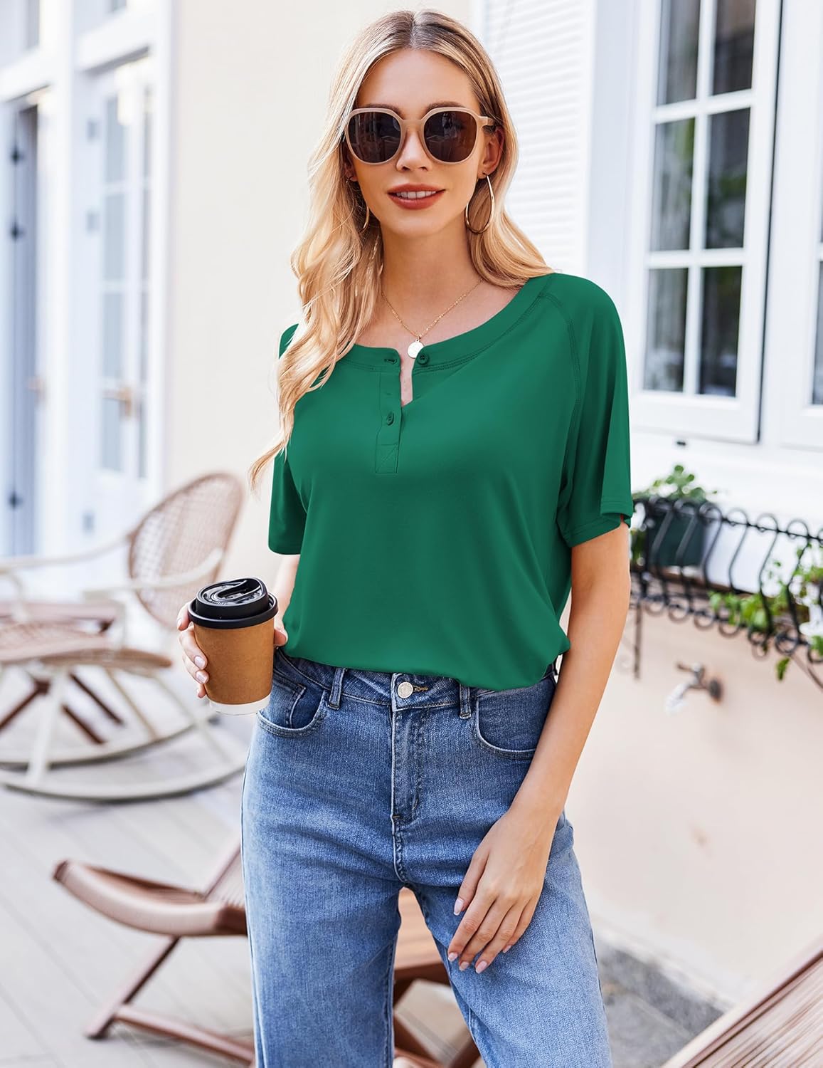 Grünes 2-tlg. Lounge-Set: lockeres Henley-T-Shirt mit Knopfleiste, kurze Shorts