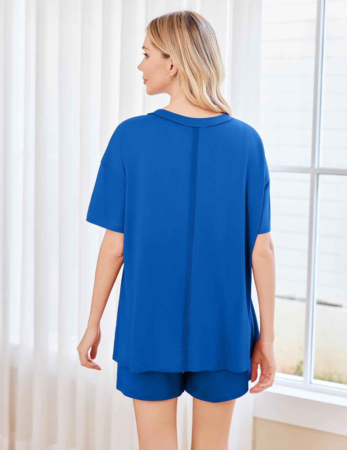 Blaues 2-teiliges Pyjama-Set: Rückansicht, kurzärmeliges Shirt, kurze Shorts