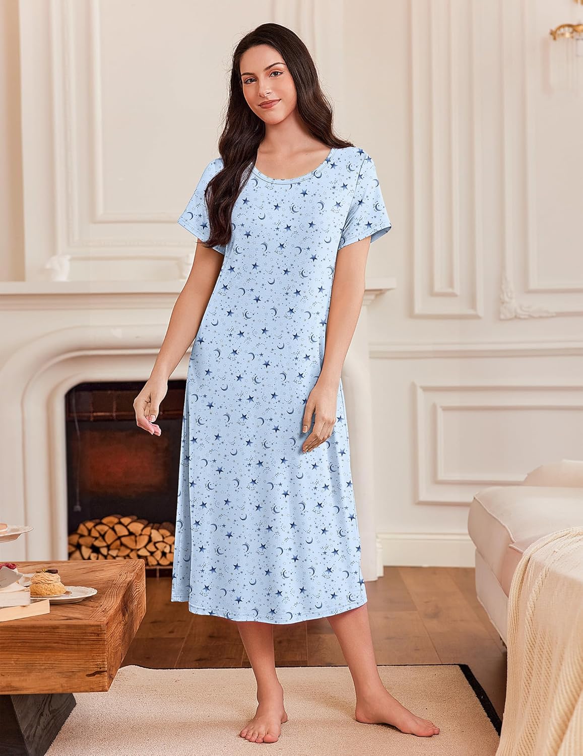 Long nightgown in light blue with small star print, short sleeves, plus-size length