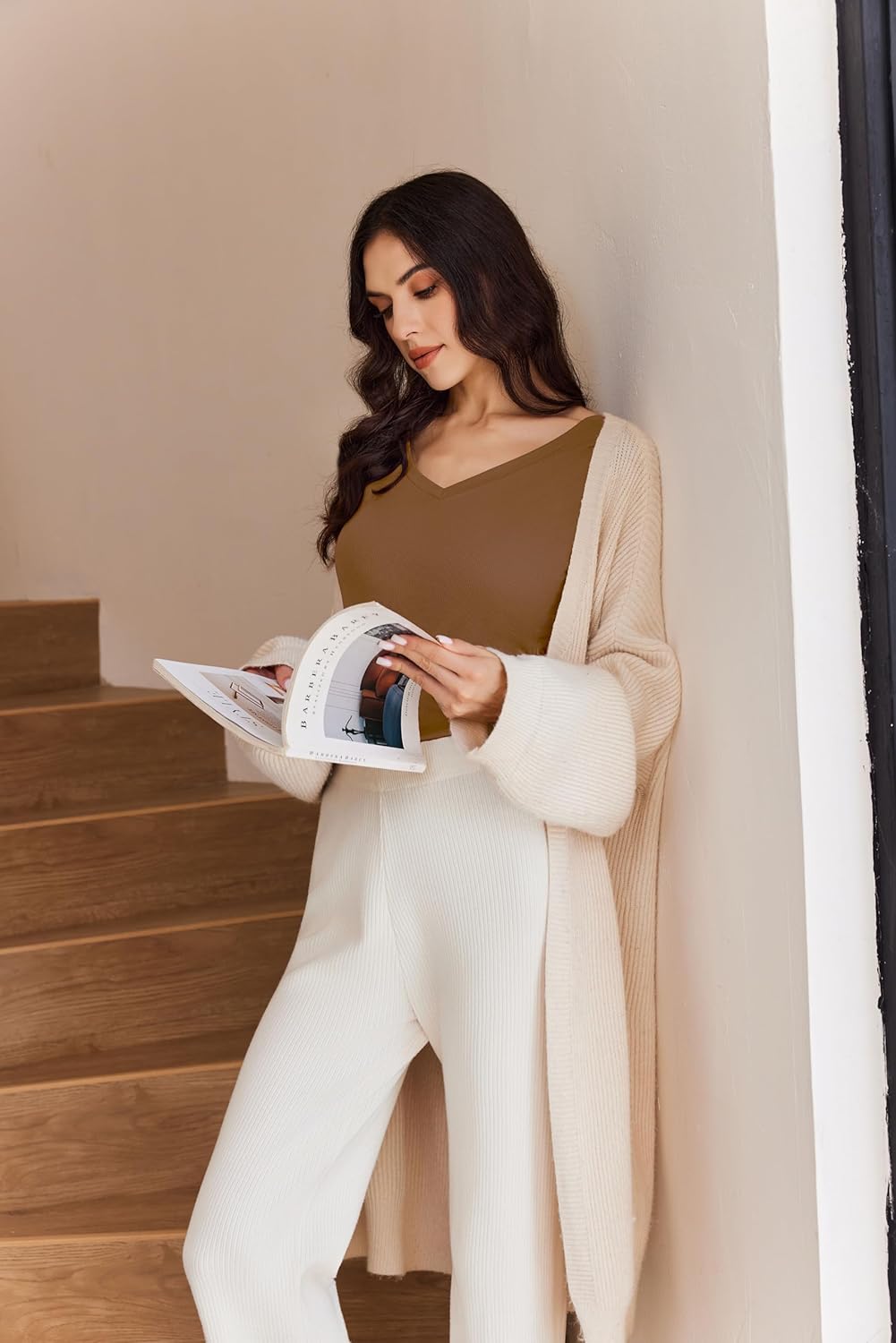 Longsleeve V-Ausschnitt, gerippte Slim-Fit Basic-Top in Beige/Braun