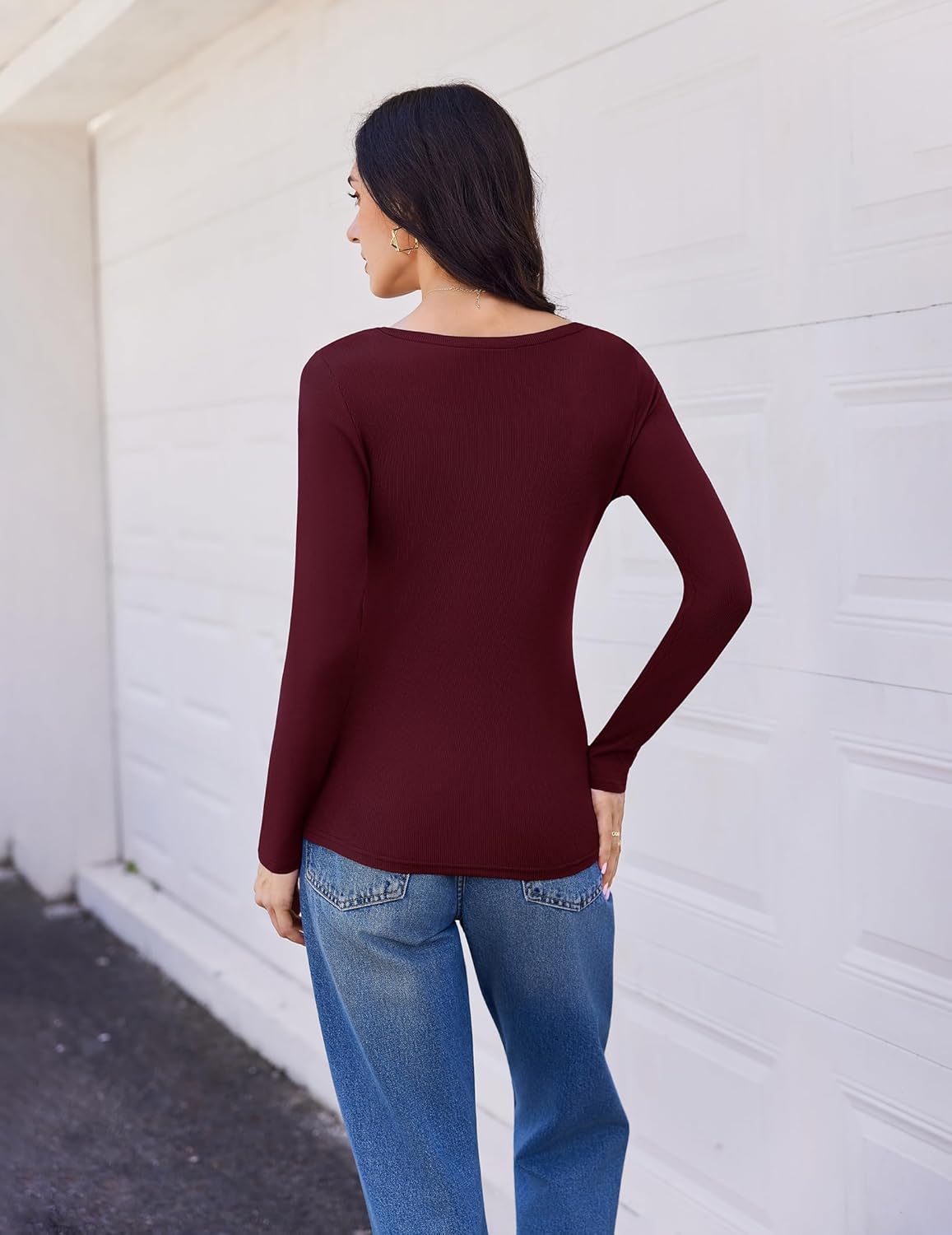 Langarmshirt mit V-Ausschnitt, Rückansicht, dunkelrotes Rippstrick