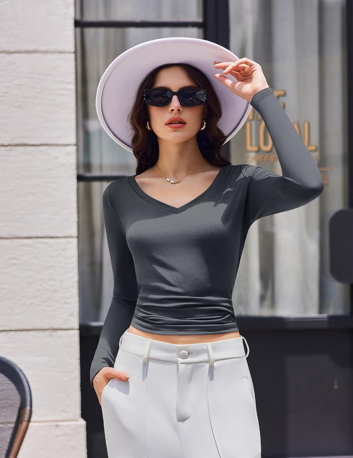 Einteiliger V-Ausschnitt Longsleeve, gerippte Slim-Fit Passform in Dunkelgrau