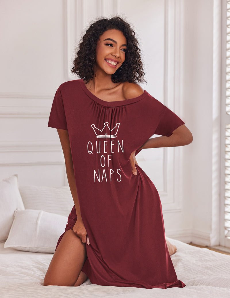 Weinrotes Nachthemd mit „QUEEN OF NAPS“-Print, V-Ausschnitt, kurze Ärmel