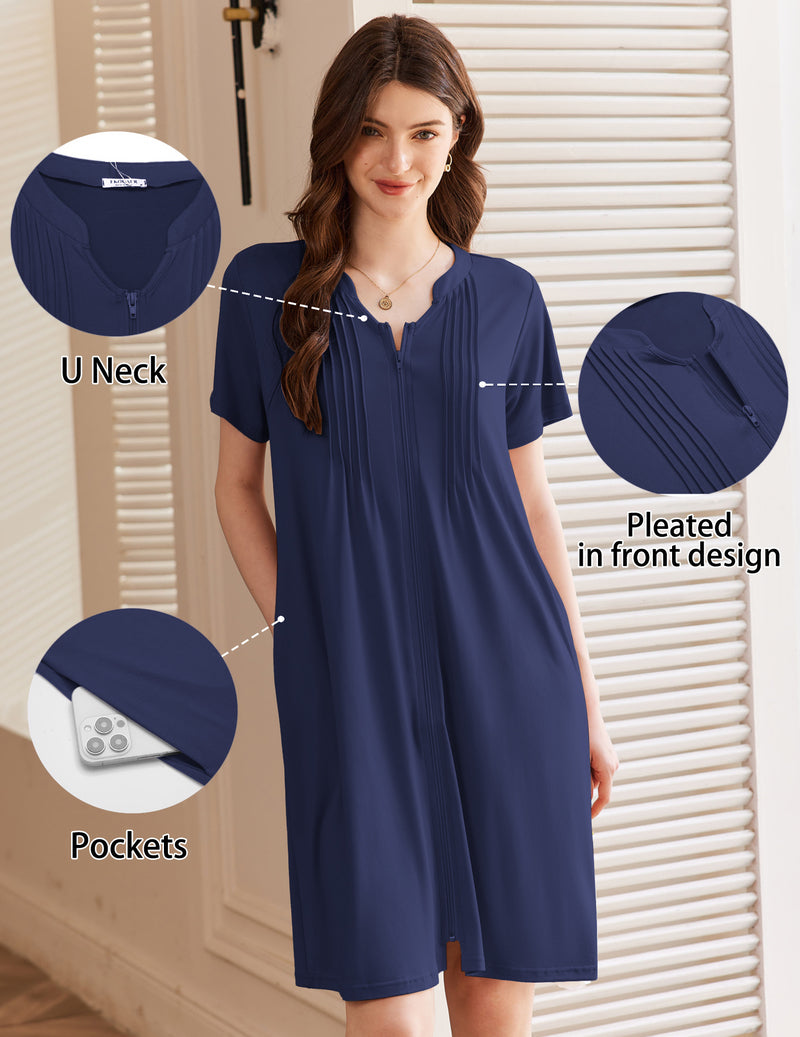 Short-sleeve zip-up bathrobe in navy blue with U-neck, pleated front, and pockets