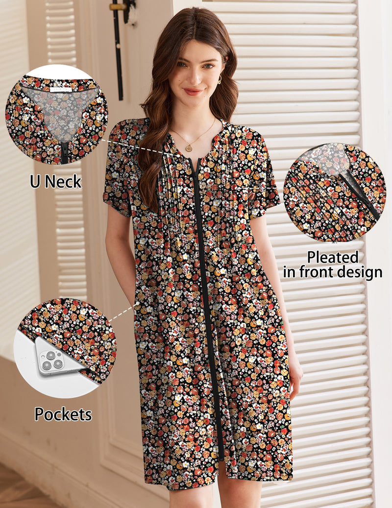 Short-sleeve zip-up bathrobe in black with floral print, U-neck, pleated front, pockets