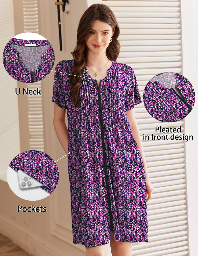 Short-sleeve zip-up bathrobe in purple floral print with U-neck, pleated front, pockets