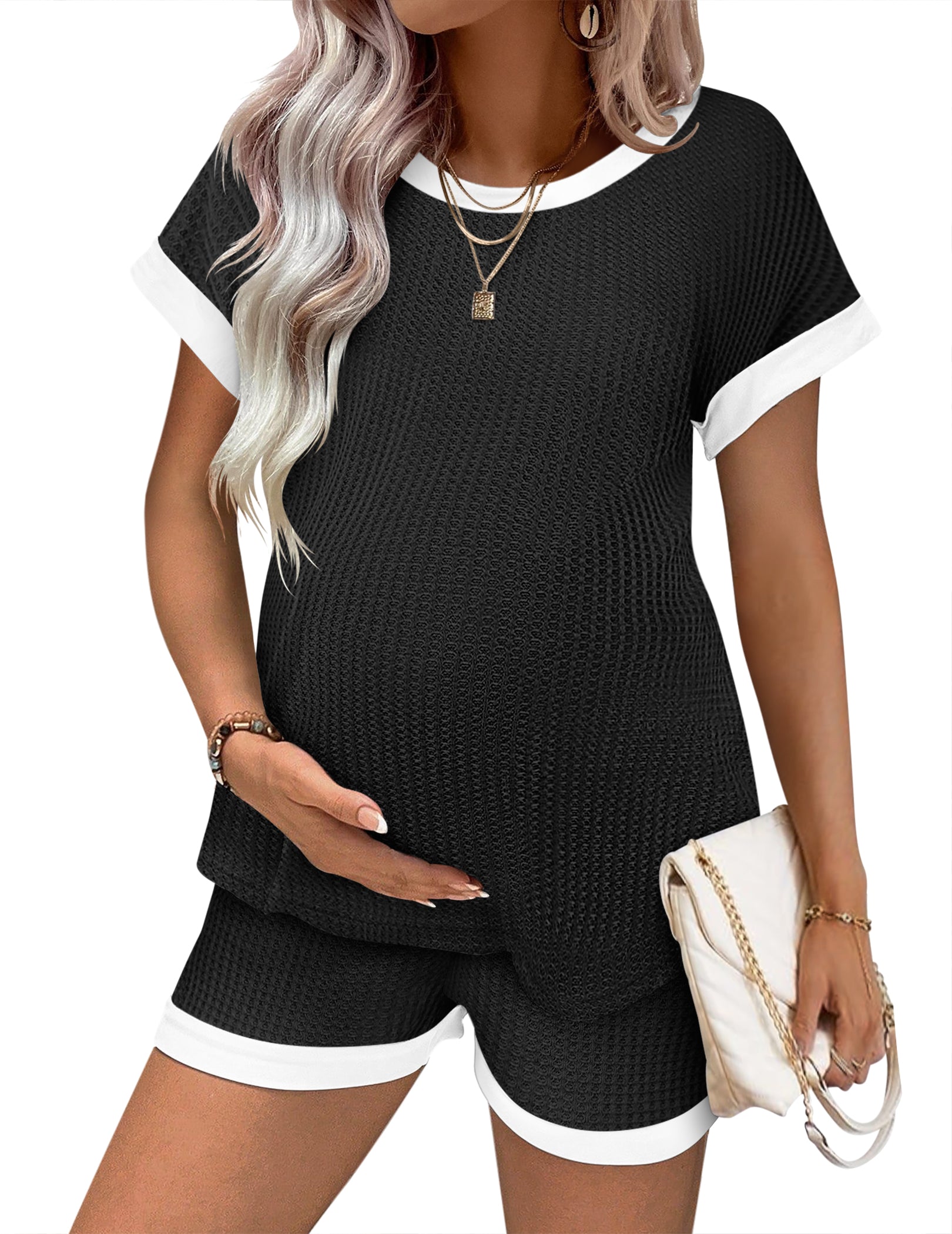 Schwarzes Umstands-Pyjama-Set: kurzärmeliges Top & Shorts aus Waffelstrick