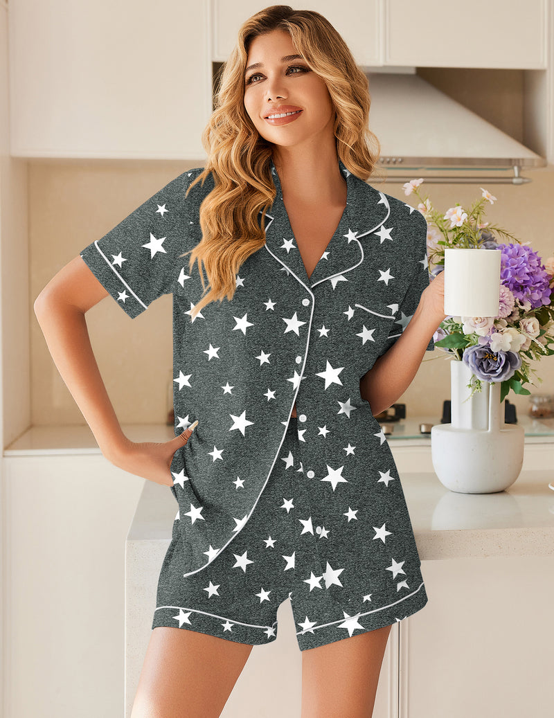Schlafanzug-Set mit Knopfleiste, dunkelgrau mit weißen Sternen, Kurzarm und Shorts