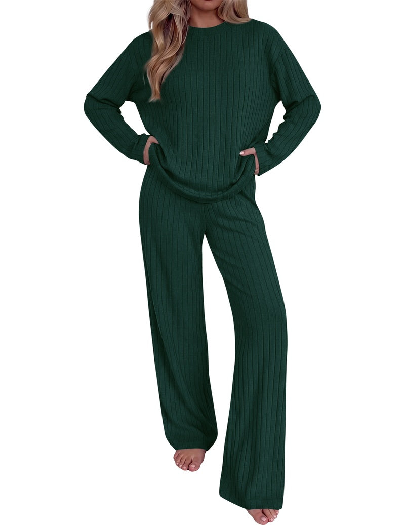 Ribbed mock neck long-sleeve top and wide-leg pants set in deep green