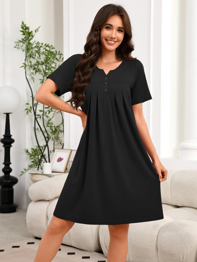Women¡¯s V-neck short-sleeve house dress in black, button front and pleated skirt