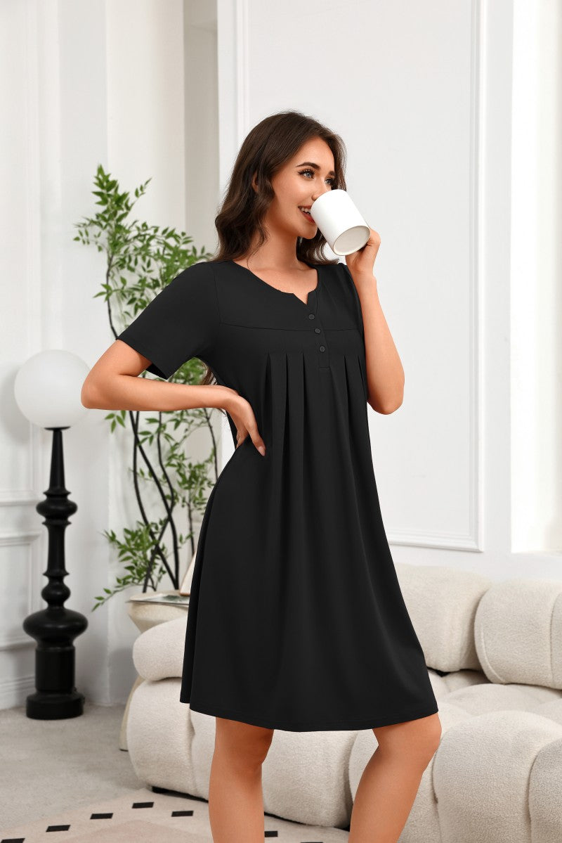 Women¡¯s black short-sleeve V-neck house dress with button front and pleated bodice