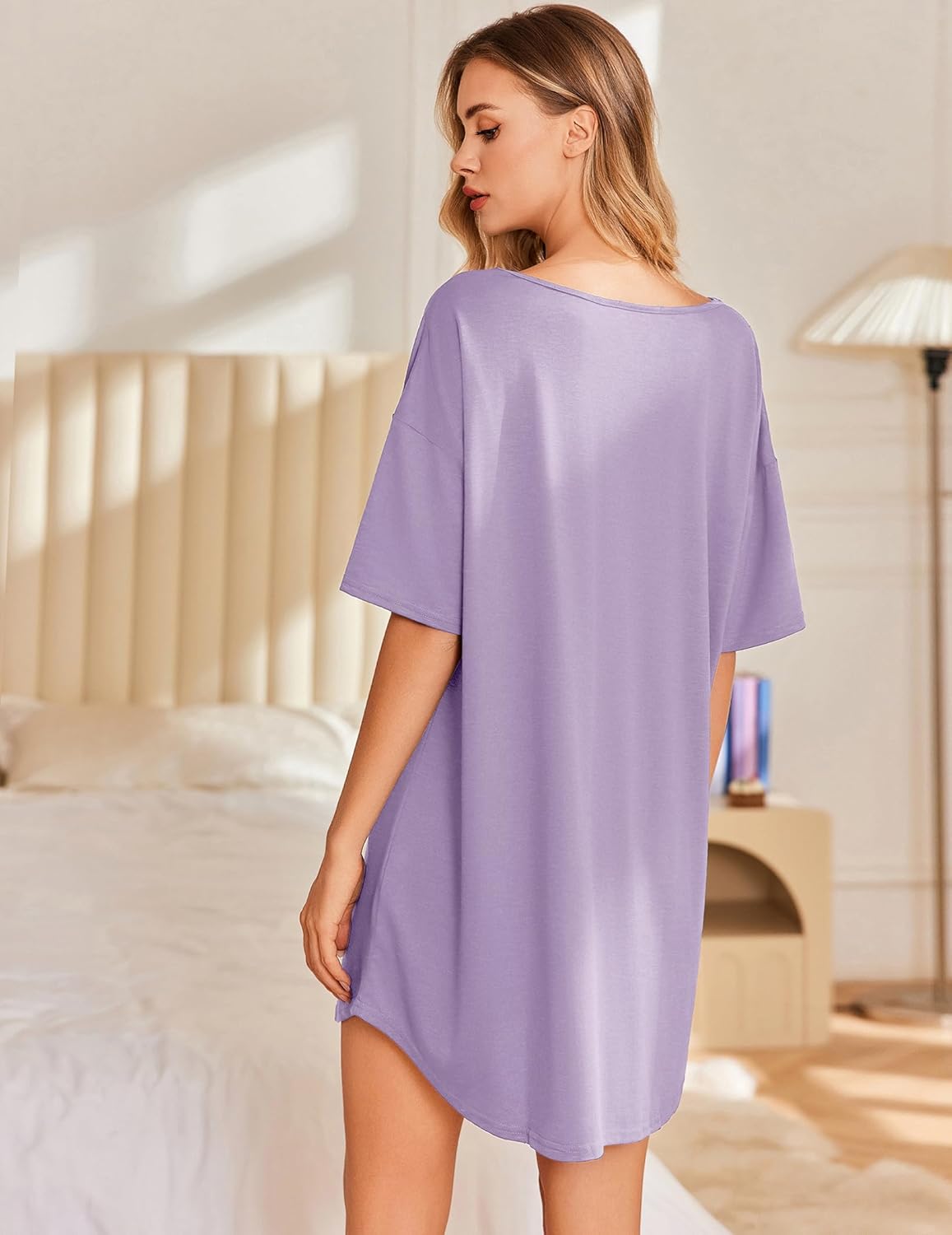 Nachthemd mit kurzem Arm, lila, lockerer Oversize-Form mit seitlichem Schlitz