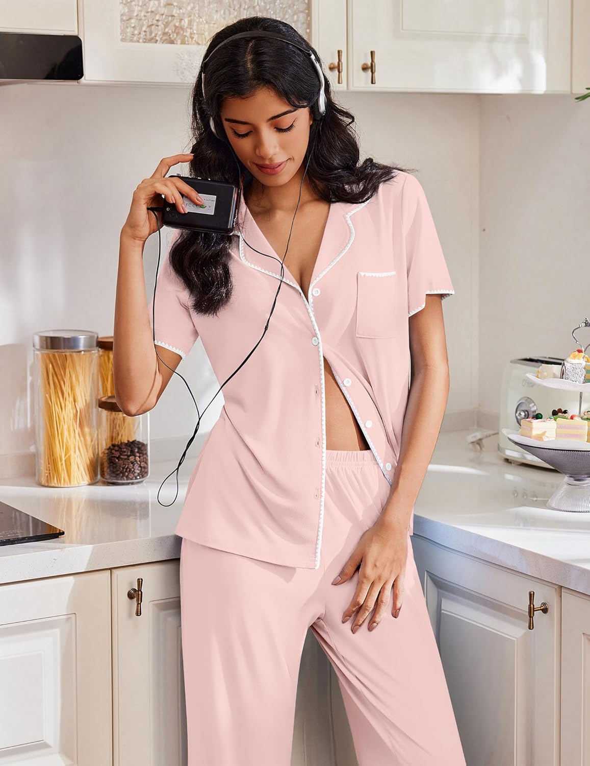 Rosa Kurzarm-Pyjama-Set mit Knopfleiste und Brusttasche, zweiteilig mit Hose