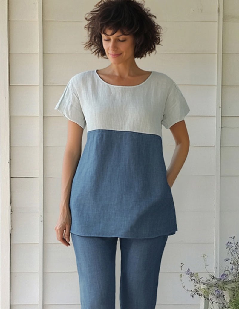 Cotton tunic and pants set: short sleeves, two-tone blue and white, cropped fit