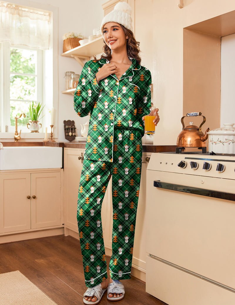 Grünes Weihnachts-Teddy Satin-Pyjama Set mit Muster, Knopfleiste und langen Beinen