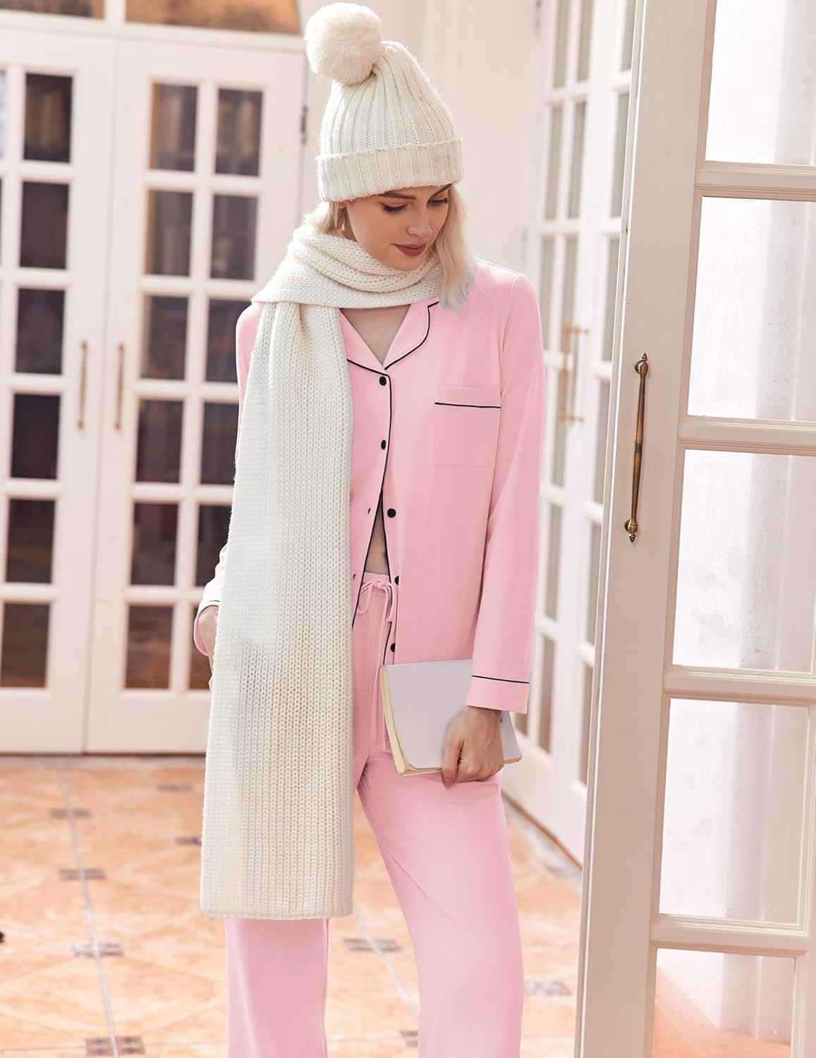 Classic long pajama set, rosafarben mit Knopfleiste und schwarzer Paspel