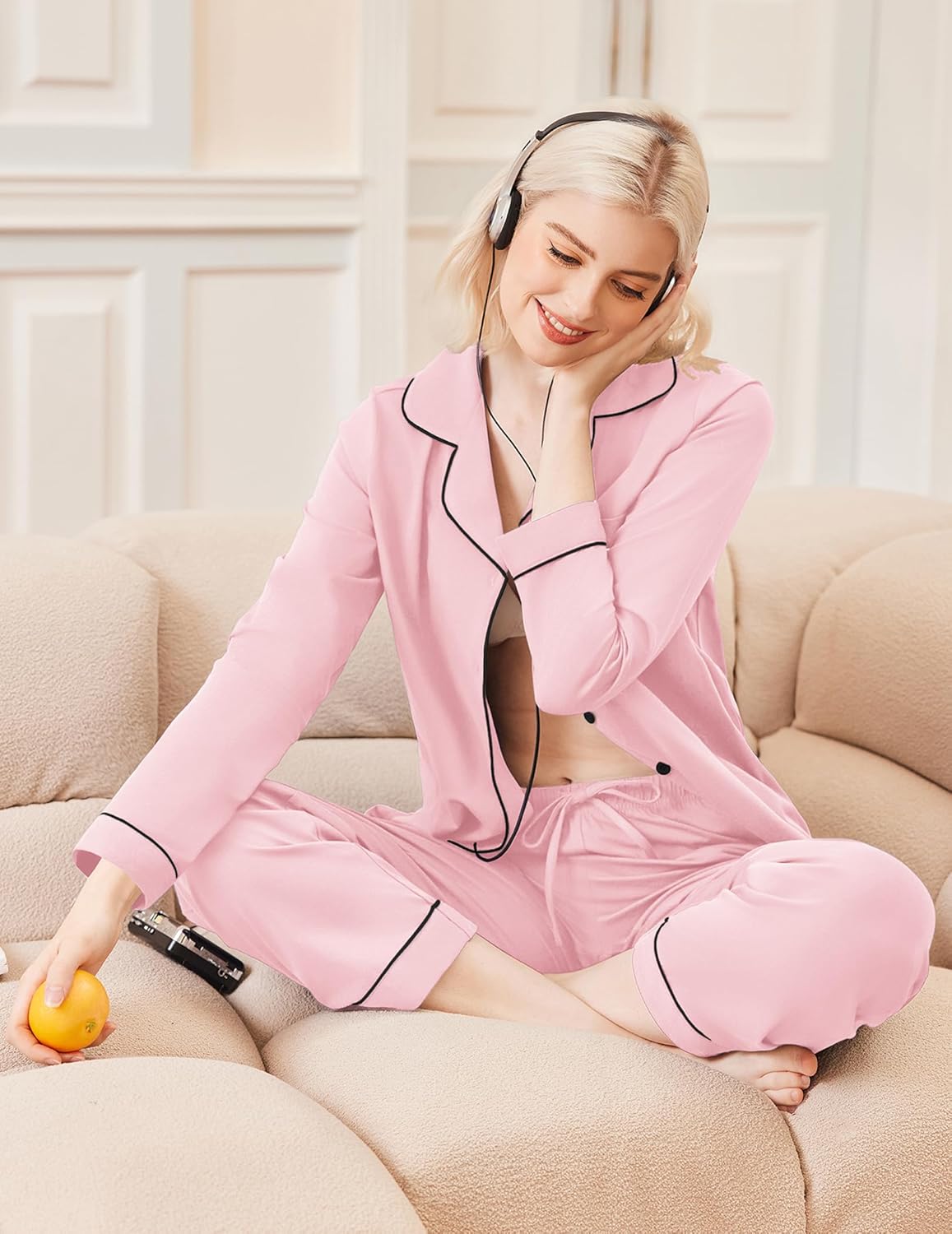 Classic long pajama set, rosafarben mit schwarzer Einfassung und langen Hosenbeinen