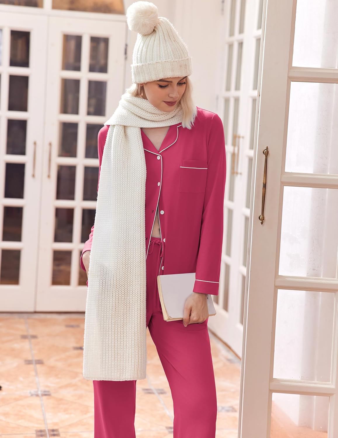 Rosy pajama set with long sleeves and pants, collar with contrast piping