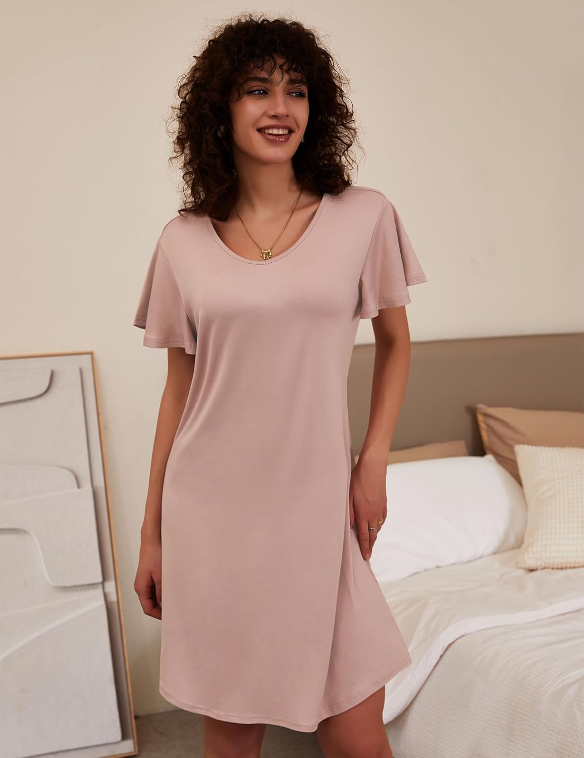 Nachtkleid aus weichem Stoff, roséfarbenes Kurzarm-Shirt mit geradem Saum