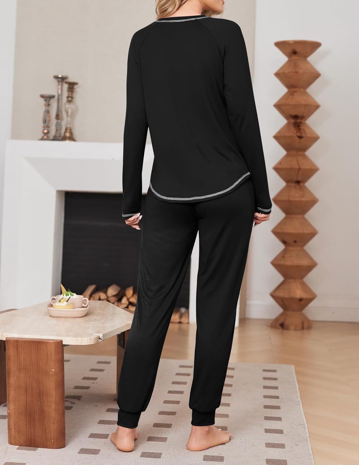 2-teiliges Pyjama-Set in Schwarz mit langem Oberteil und langen Hose, kontrastfarbige Kante