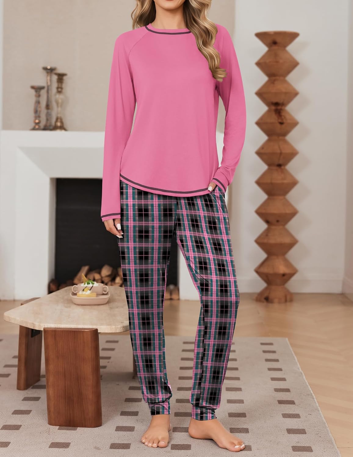 Rosa Langarm-Pyjama-Set mit karierten Hosen: 2-teilig mit Kontrastband an Saum und Bündchen