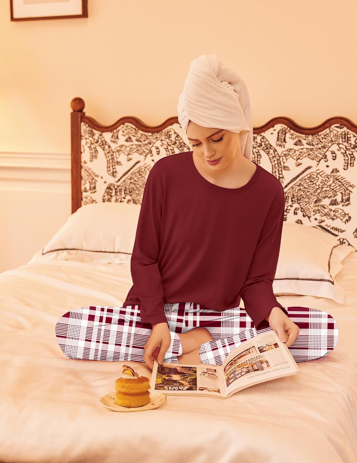 Pyjama-Set bordeauxrot mit karierter Hose, langärmliges Oberteil