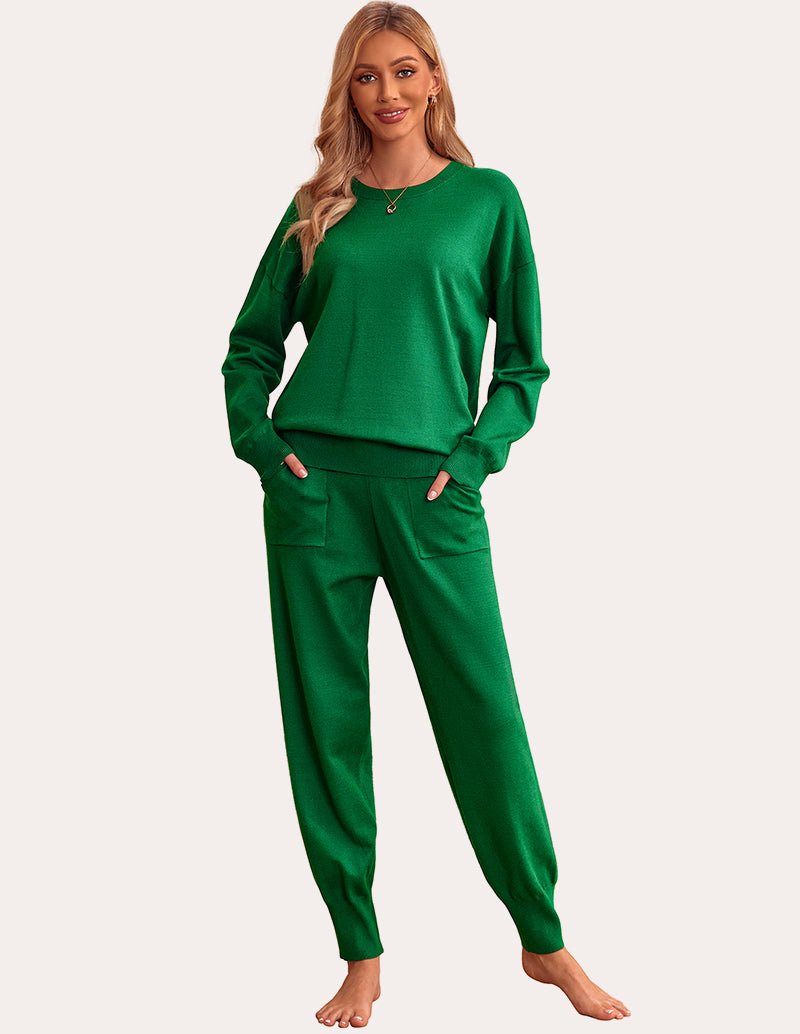 Grünes Strick-Pyjama-Set: Langarmshirt, Jogginghose mit Taschen