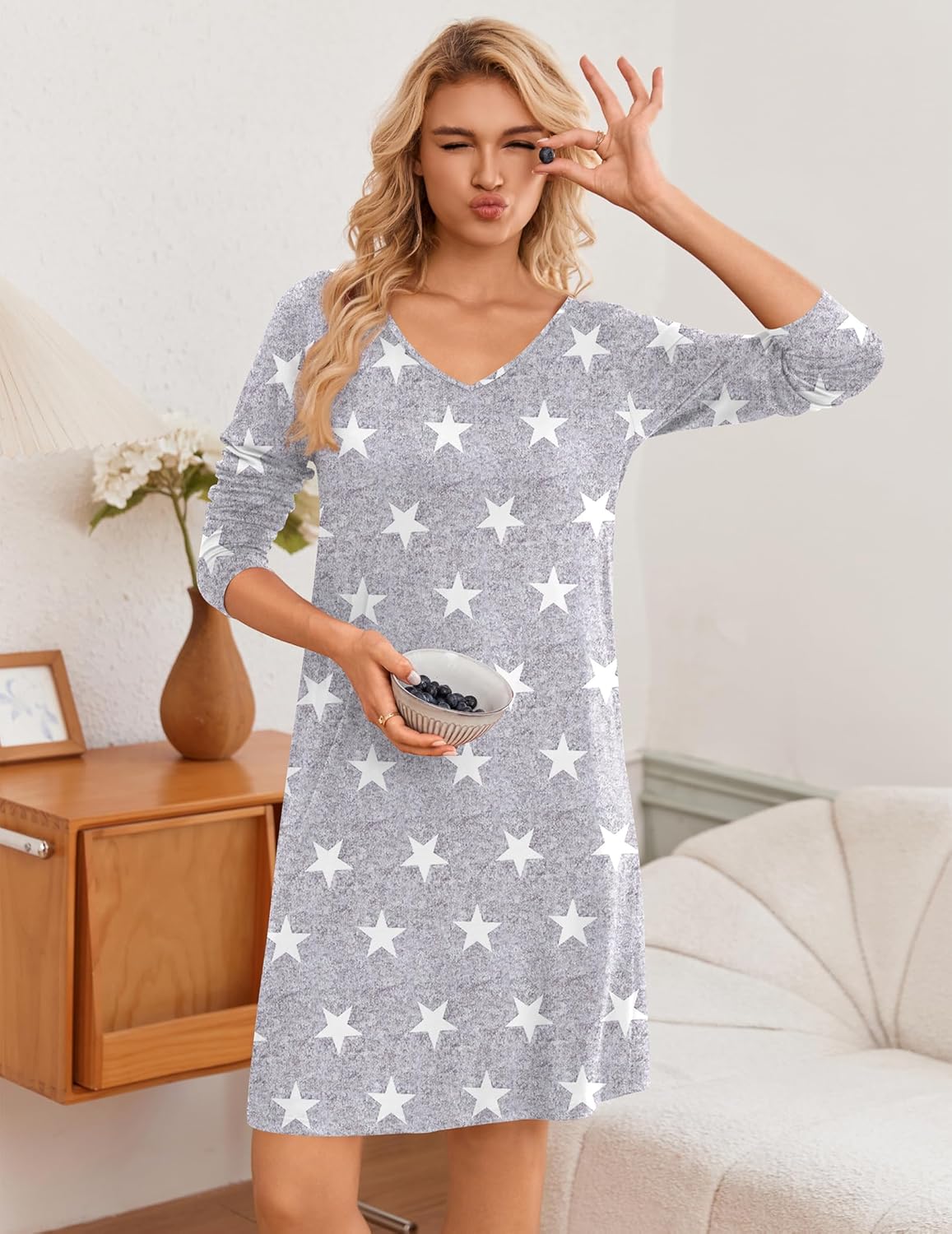 Nachtkleid mit langen Ärmeln, V-Ausschnitt, graues Sternen-Design