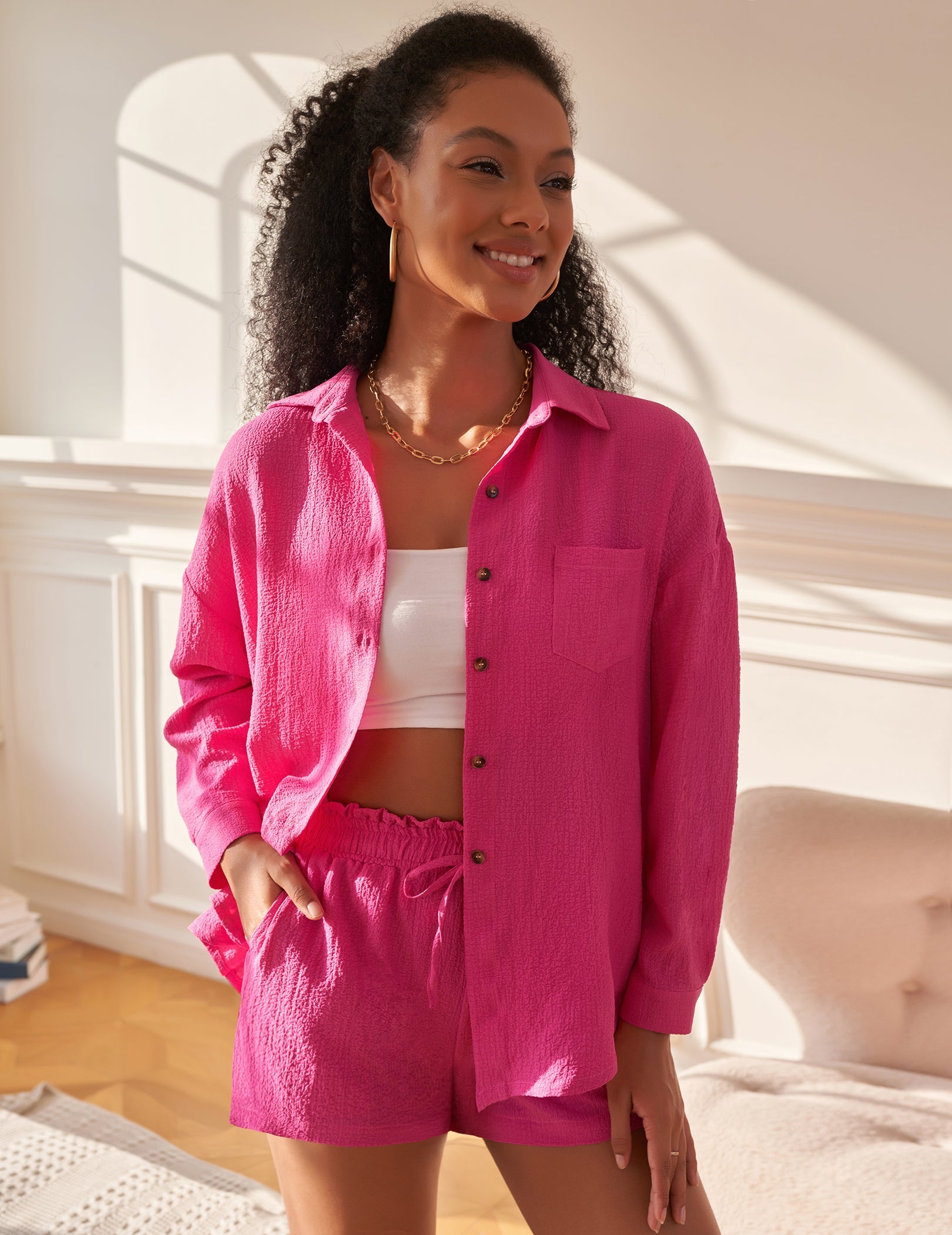 Hot-Pink Hemdjacke mit Brusttasche und Shorts mit elastischem Bund, Bindeband