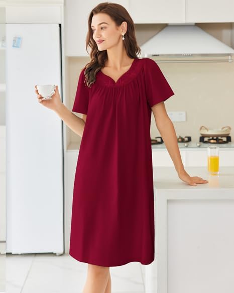 Vestido camisón burdeos con bordado en el escote y caída recta hasta la rodilla