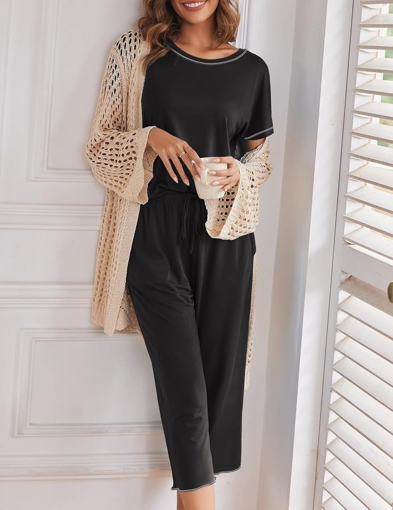 Schwarzes Pyjama-Set mit Rundhalsausschnitt und Kaprihose