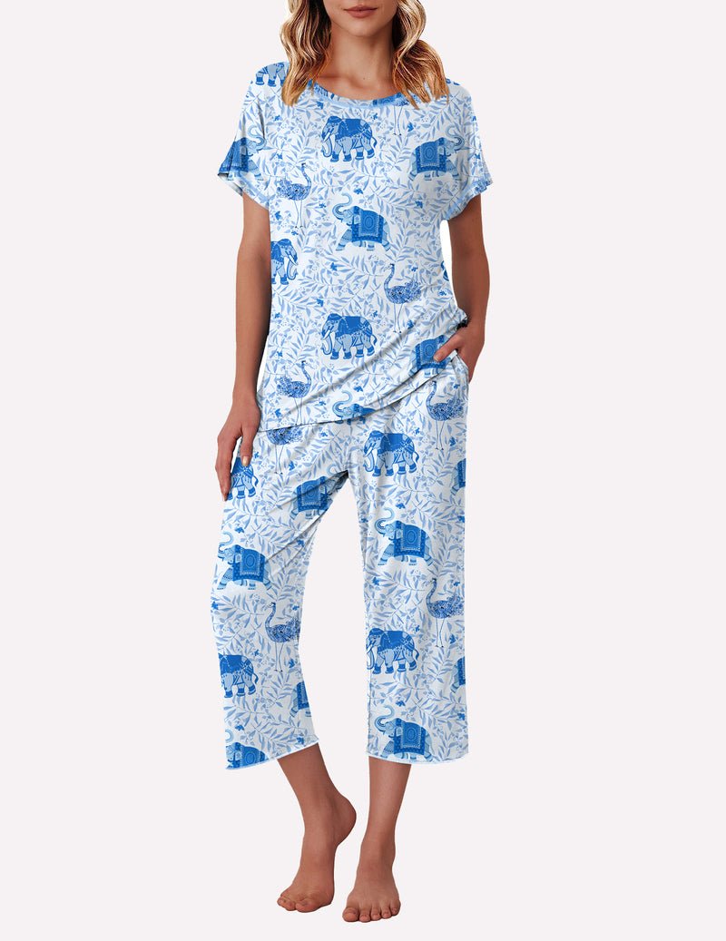 Hellblaues Pyjama-Set mit Elefanten-Print und Kaprihose