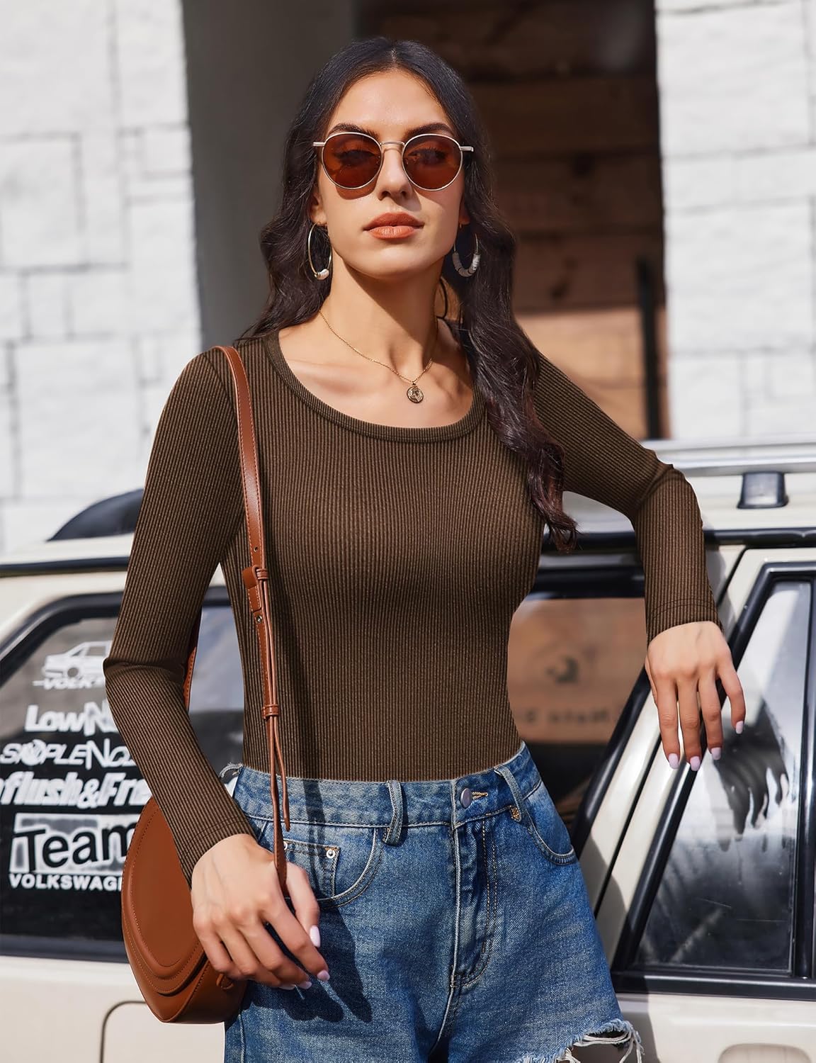 Camiseta manga larga acanalada con cuello barco, color kaki oscuro
