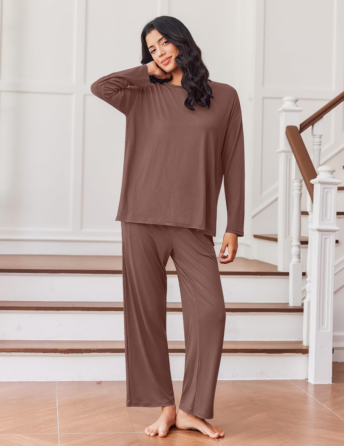 Lounge set with long-sleeve top and matching pants, brown