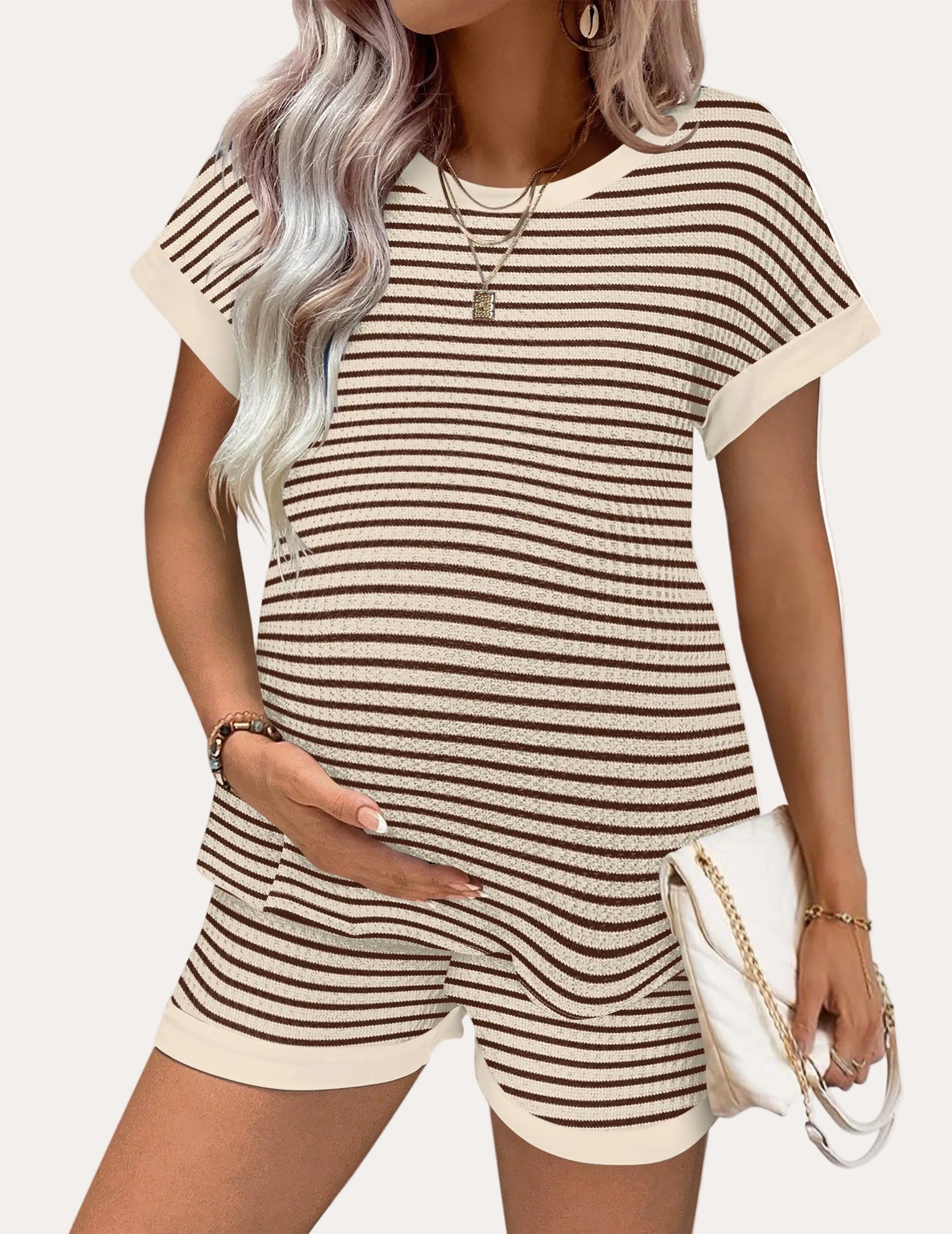 Gestreiftes Umstands-Pyjama-Set: kurzärmeliges Top & Shorts, braun-weiß