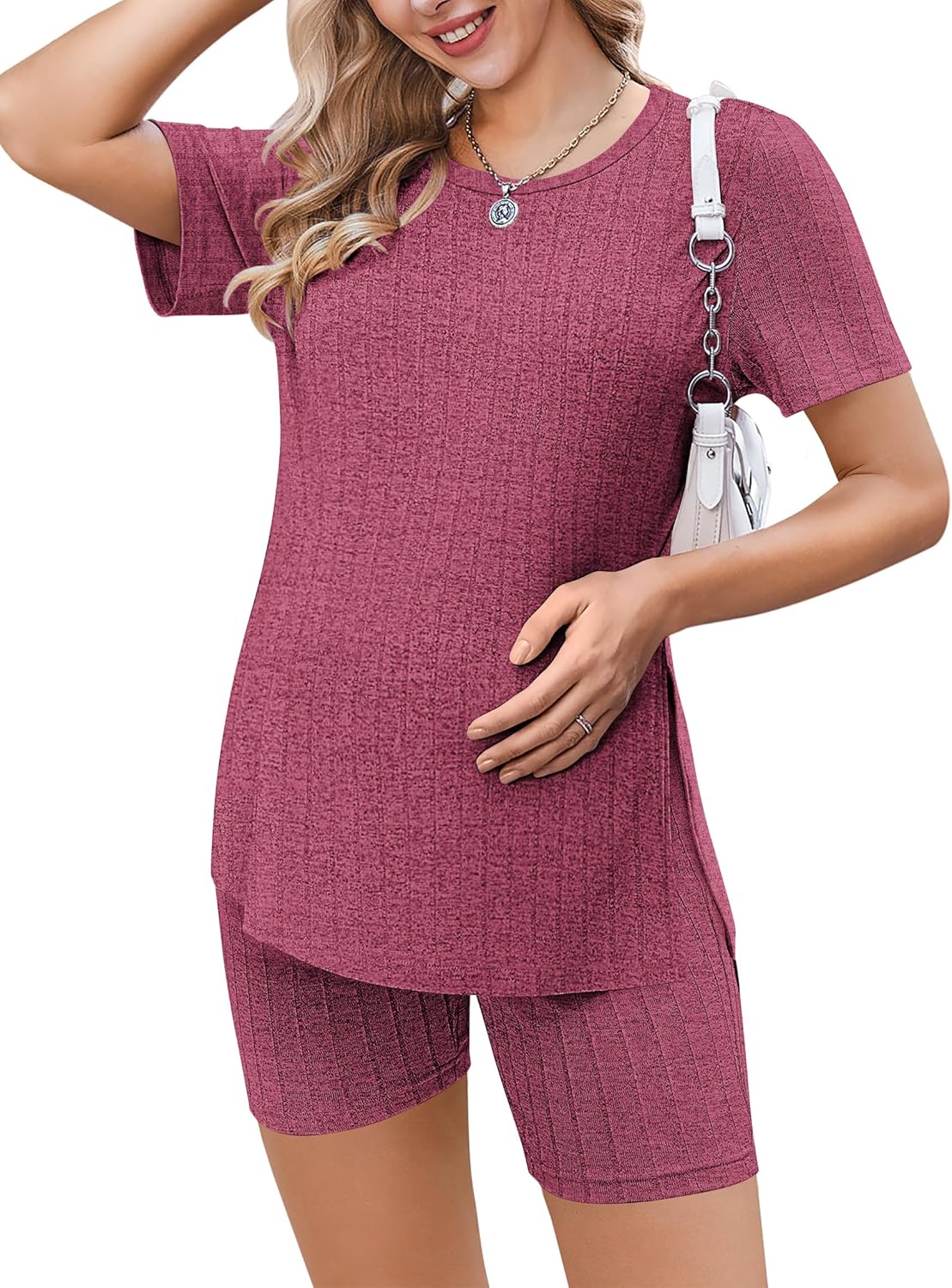 Ekouaer Umstands-Set 2-teilig aus geripptem Strick in Wine Red; Shirt und Shorts