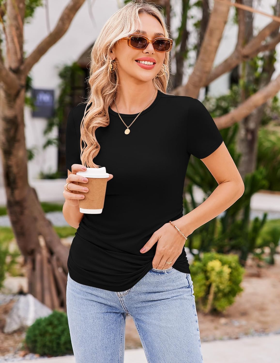 Schwarzes Maternity-T-Shirt, Kurzarm, seitlich gerafft