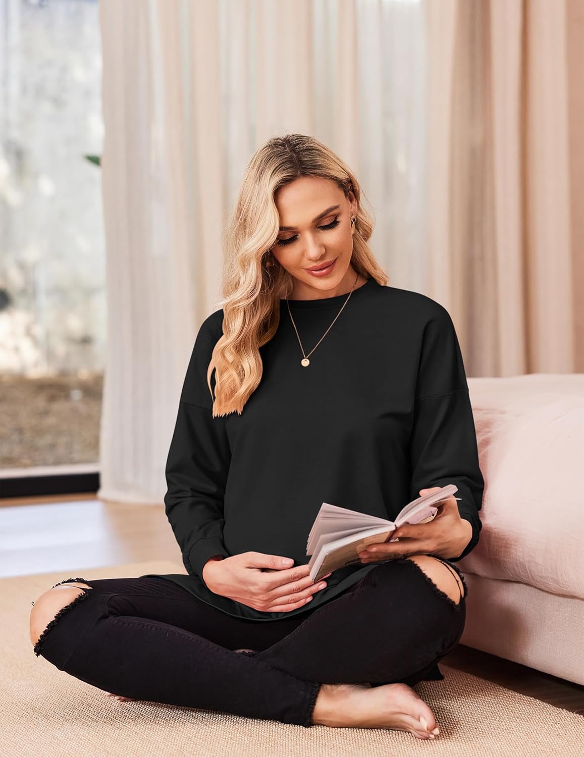 Maternity long-sleeve tee negra lisa con manga larga y abertura lateral