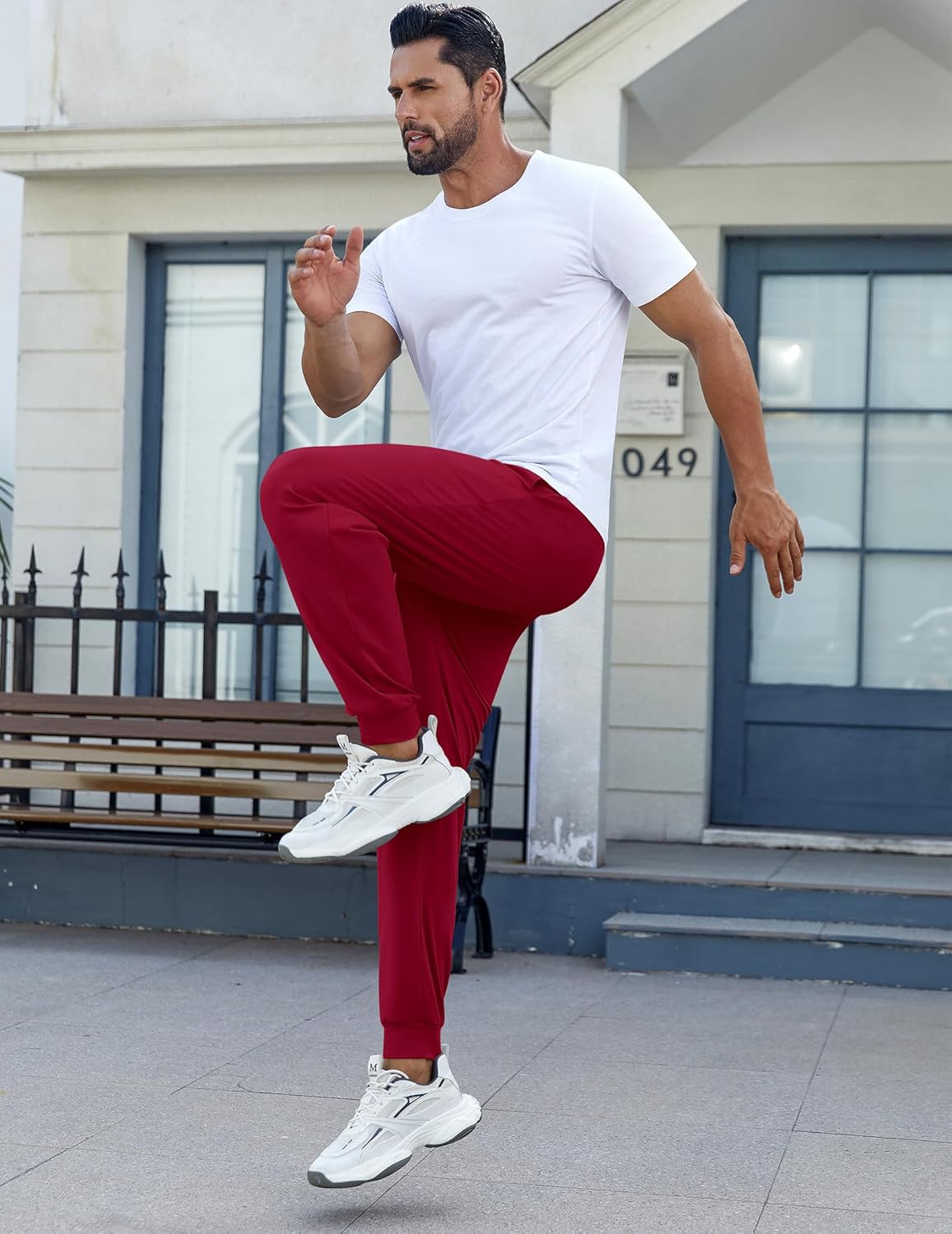 Rote Herren-Jogginghose mit elastischem Bund und schmalem Saum